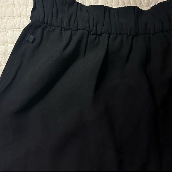 Lululemon High-Waist Noir Short 5.5" Black Size 6 - Picture 4 of 5